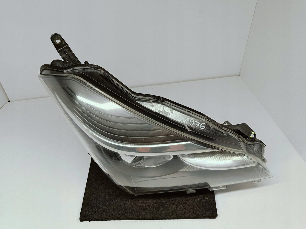 TOYOTA YARIS III LIFT 14- LAMPA PRAWA PRZÓD PRZEDNIA KOITO OD-160