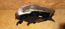 Laden Sie das Bild in den Galerie-Viewer, RENAULT MASTER 19- LAMPA PRAWA PRZÓD PRAWA PRZEDNIA NOWA OE 260105567R