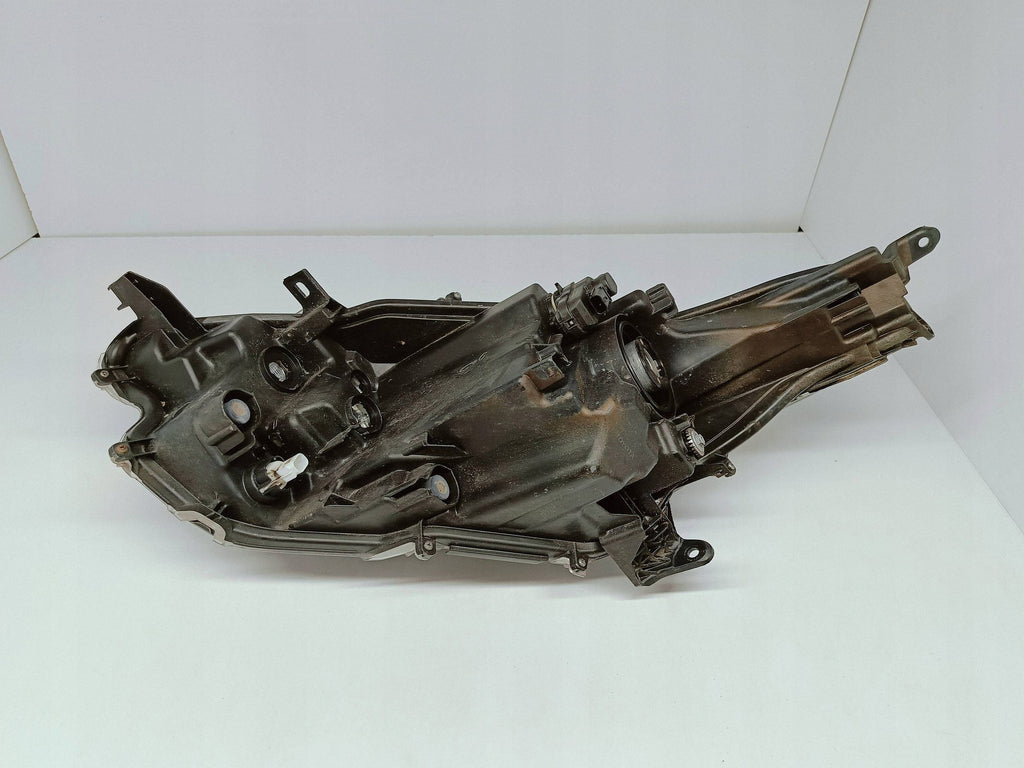 TOYOTA YARIS IV 4 P21 19-LAMPA REFLEKTOR PRAWY PRZÓD SOCZEWKA KOITO K0-6 EU