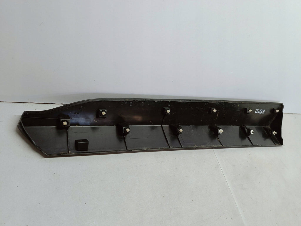 Toyota Yaris Cross 20- LISTWA NAKŁADKA DRZWI PRAWA PRZÓD 75073-K2010