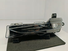 Laden Sie das Bild in den Galerie-Viewer, TESLA MODEL Y MY 20- HALOGEN DRL LEWY LAMPA PRZECIWMGIELNA LED 1507932-00-C