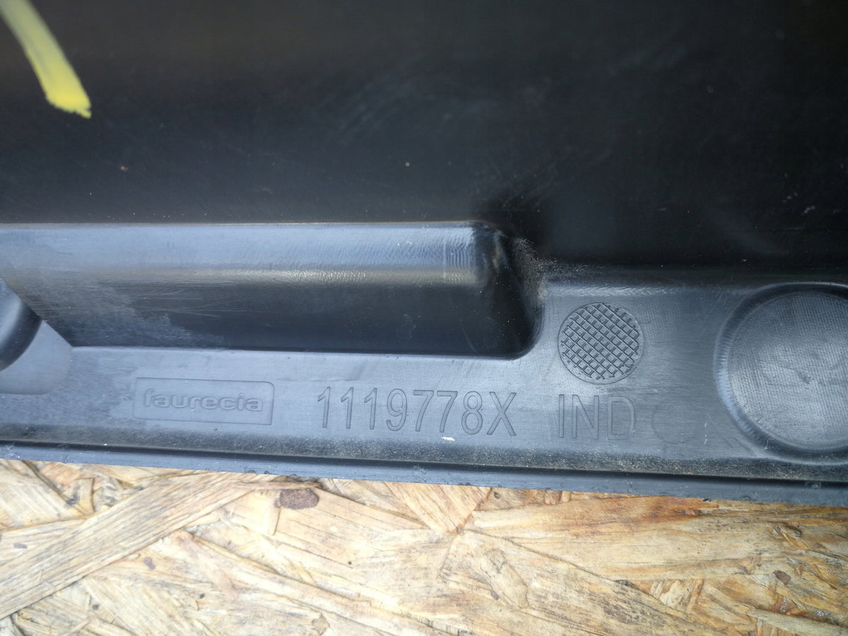 Renault Zoe I 12- Kühlergrill Gitter Mittlere Stossstange Przdniego 1119778X — Foto 11 von 13