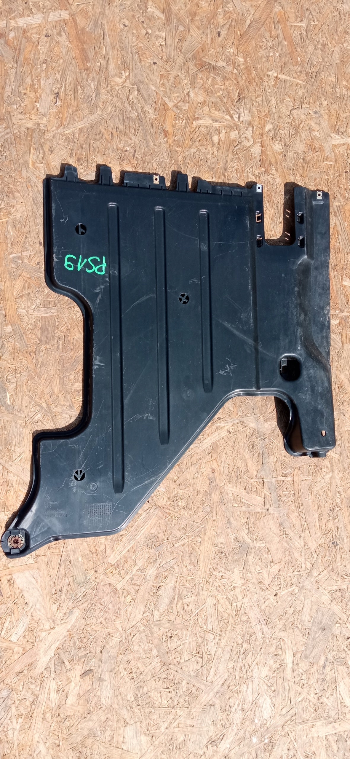 Passat B8 Superb III 15- Plate Rear Right Cover Podwozia 3Q0825206B — photo 5 of 8