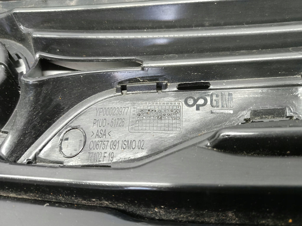 Opel Grandland X 17- GRILL BLENDE STOSSSTANGE VORNE UNTER KAMERA YP00023977