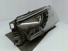Laden Sie das Bild in den Galerie-Viewer, Skoda Enyaq iV 20- SCHEINWERFER LINKS VORNE VOLL-LED CRYSTAL 5LB941015A