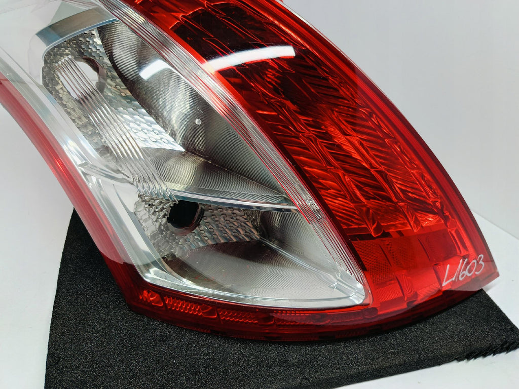 SUZUKI SWIFT IV MK7 10- LAMPA LEWY TYŁ LEWA TYLNA 35670-68L00
