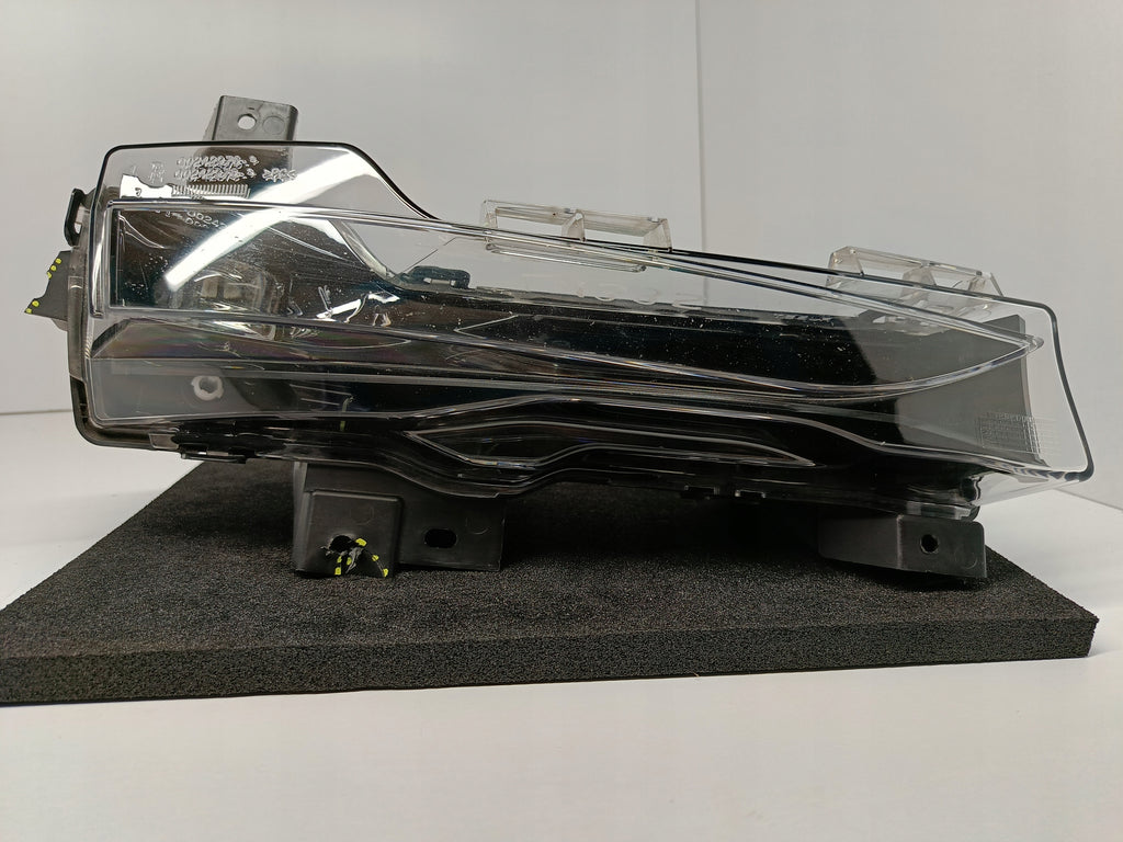 TESLA MODEL Y MY 20-HALOGEN TAGFAHRLICHT RECHTS NEBELSCHEINWERFER LED 1507933-00-C