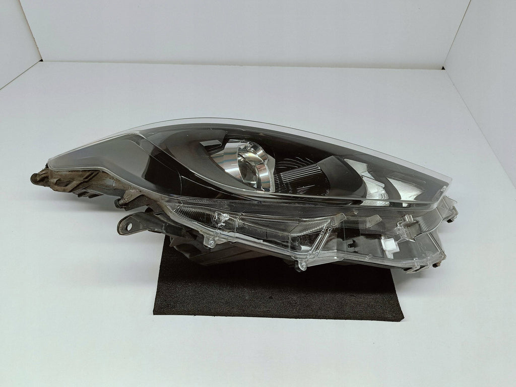 TOYOTA YARIS IV 4 P21 19-LAMPA REFLEKTOR PRAWY PRZÓD SOCZEWKA KOITO K0-6 EU