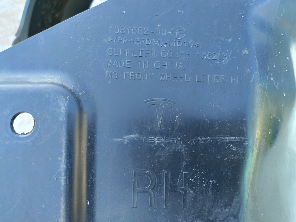 TESLA MODEL 3 III M3 17- RADHAUS RECHTS VORNE 1081582-00-D
