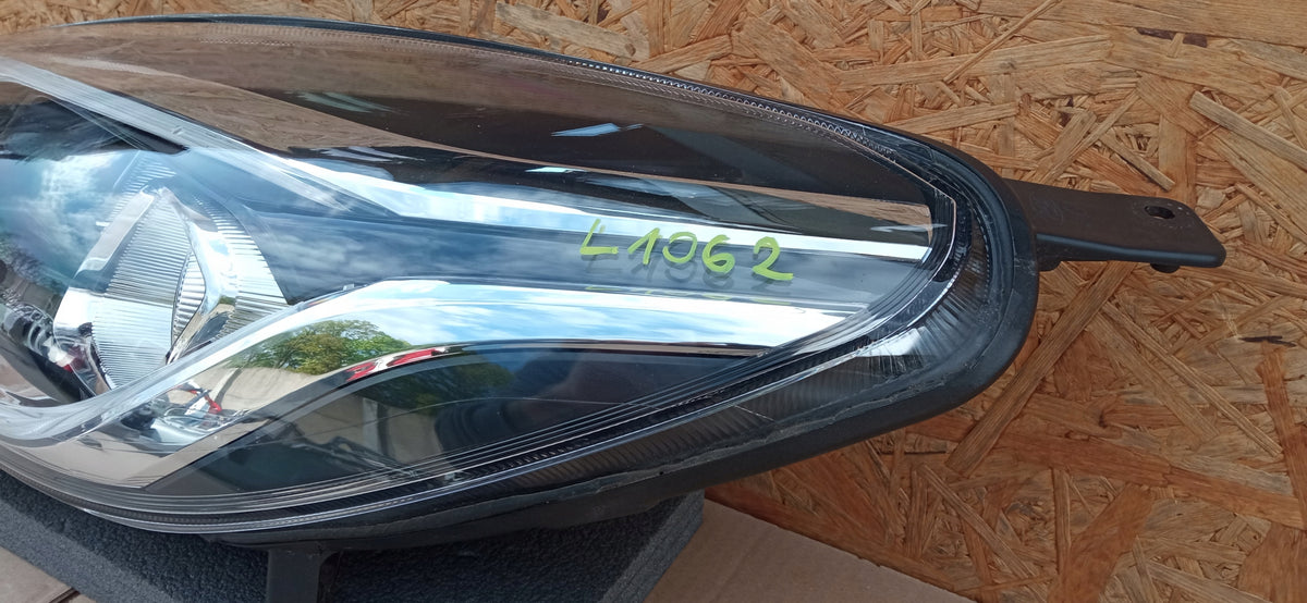Ford Fiesta MK8 17- Lampa Lewa Przód Przednia Soczewka +led H1BB-13W030-Ce — zdjęcie 2 z 12
