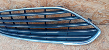 Laden Sie das Bild in den Galerie-Viewer, FORD FIESTA MK7 LIFT 13- KÜHLERGRILL STOßSTANGENGRILL VORNE C1BB-17B968-A