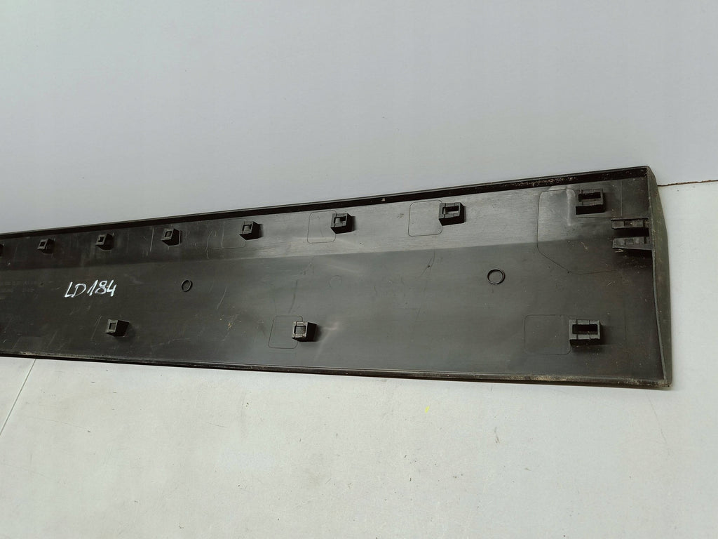 Mercedes-Benz Sprinter W906 06- Listwa drzwi przesuwnych prawa A9066901000