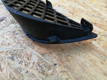 Load image into Gallery viewer, MERCEDES SPRINTER W906 06- KRATKA ATRAPA GRILL ZDERZAKA PRZÓD A9068850053