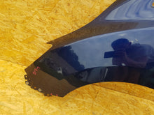 Laden Sie das Bild in den Galerie-Viewer, MAZDA V 5 10- KOTFLÜGEL LINKS VORNE