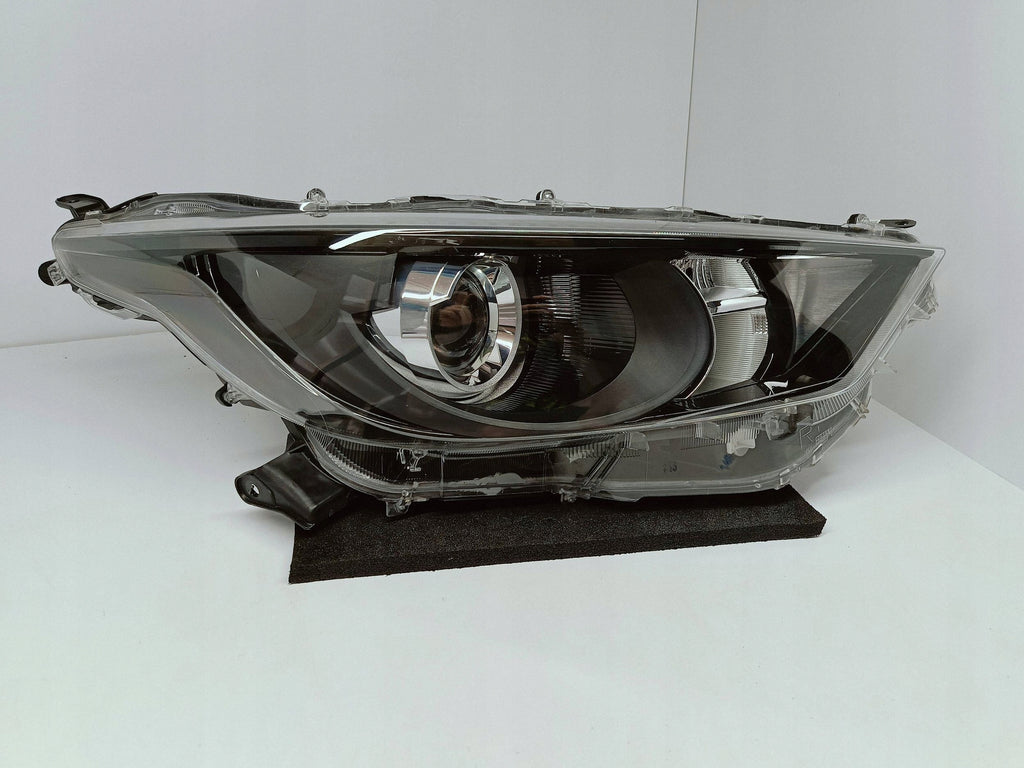 TOYOTA YARIS IV 4 P21 19-LAMPA REFLEKTOR PRAWY PRZÓD SOCZEWKA KOITO K0-6 EU