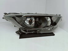 Laden Sie das Bild in den Galerie-Viewer, TOYOTA YARIS IV 4 P21 19-LAMPA REFLEKTOR PRAWY PRZÓD SOCZEWKA KOITO K0-6 EU