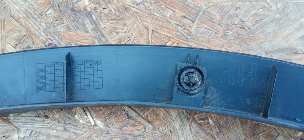 TESLA MODEL Y 22- KOTFLÜGELLEISTE HINTEN RECHTS 1658698-00-A