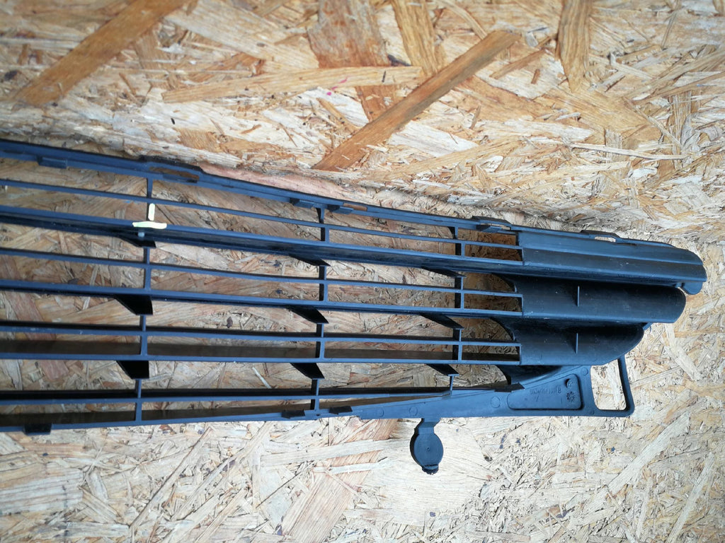 PEUGEOT 307 01- ATRAPA KRATKA DOLNA GRILL ZDERZAKA PRZÓD 9634014177B