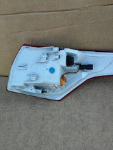 Załaduj zdjęcie do przeglądarki galerii, FORD KUGA MK2 II 12- LAMPA LEWY TYŁ TYLNA VALEO CV4413405AG
