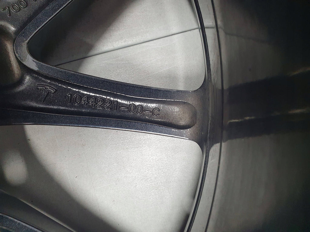 TESLA MODEL 3 FELGA ALUMINIOWA 18 CALI 18''x8.5'' 5x114,3 ET40 1044221-00-C