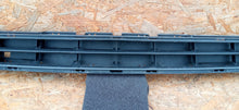 Laden Sie das Bild in den Galerie-Viewer, OPEL CORSA E 14- BLENDE GRILL UNTEN STOSSSTANGE VORNE 13432002