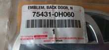Laden Sie das Bild in den Galerie-Viewer, TOYOTA AYGO II 14- EMBLEM LOGO HECKKLAPPE NEU 75431-0H060