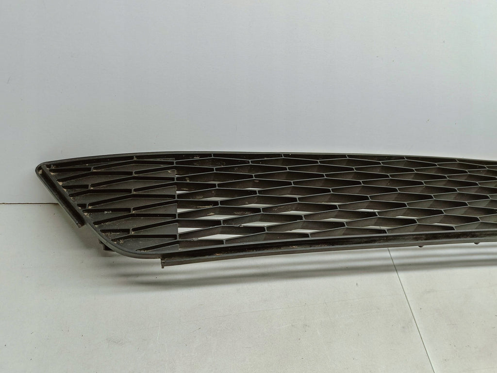 Seat Toledo IV 4 12- KRATKA ŚRODKOWA DOLNA ATRAPA ZDERZAKA PRZÓD 6JA853677