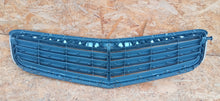 Load image into Gallery viewer, MERCEDES C KLASA W204 07- KRATKA ATRAPA GRILL ZDERZAKA PRZÓD A2048801283