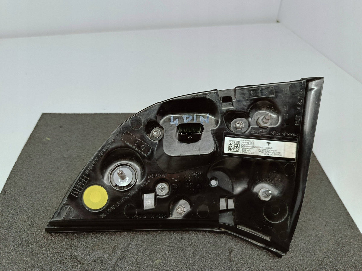 Tesla Model 3 Lift Y 20- Heckklappenleuchte Links LED Original (oe) 1502088-00-B — Foto 8 von 11