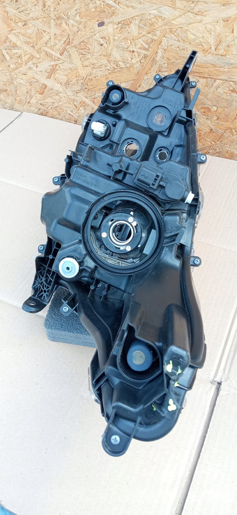 TOYOTA YARIS IV 4 19- LAMPA REFLEKTOR PRAWY PRZÓD SOCZEWKA KOITO K0-6 EU