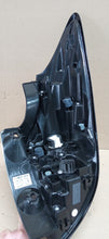 Laden Sie das Bild in den Galerie-Viewer, TOYOTA YARIS CROSS 20- RÜCKLEUCHTE LINKS HINTEN LED 81560-0DE20 0D-319