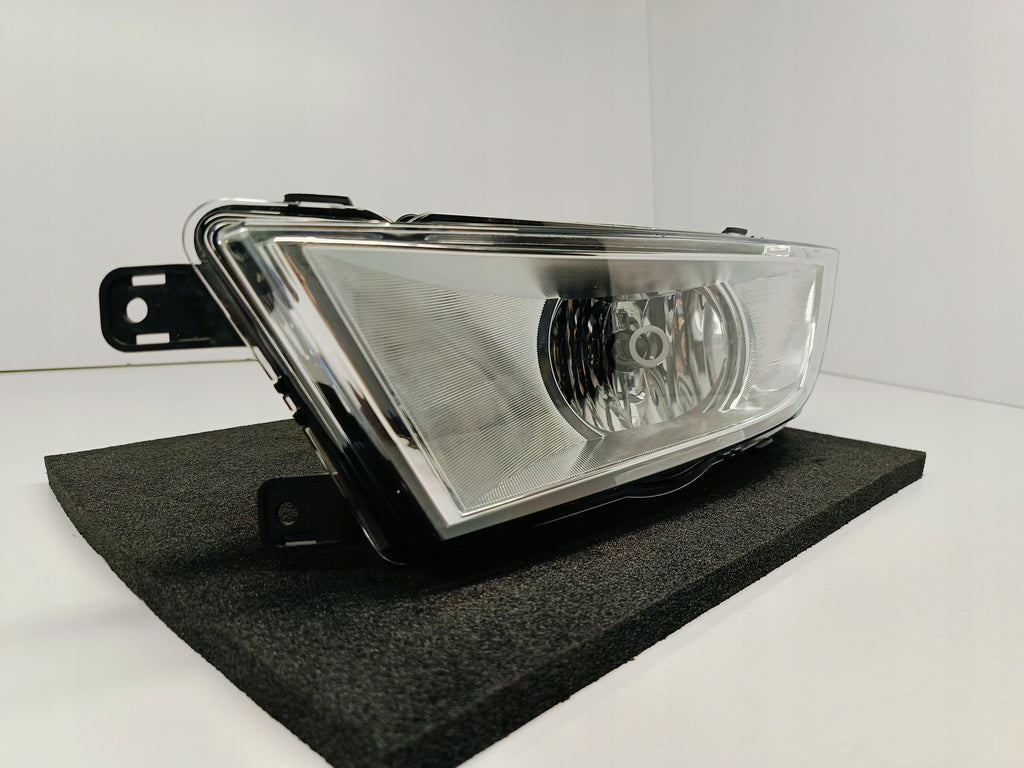 SKODA OCTAVIA III 13- REFLEKTOR HALOGEN PRZECIWMGŁOWY LEWY H8 TYC 19-12350