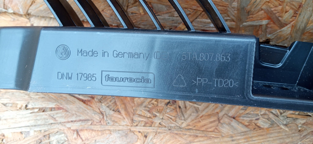 VOLKSWAGEN TOURAN 15- HALTER MITTE HINTEN STOßSTANGE NEU 5TA807863