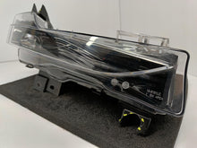Załaduj zdjęcie do przeglądarki galerii, TESLA 3 LIFT Y 20- HALOGEN DRL PRAWY LAMPA PRZECIWMGIELNA LED 1624798-00-A