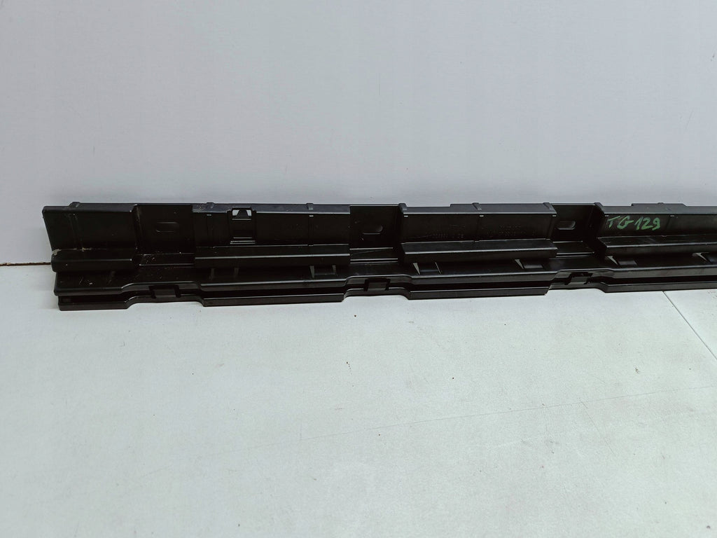 BMW 5 F10 F11 10- GLEITSTÜCK HALTER HALTERUNG SCHWELLER LINKS VORNE 51777184777