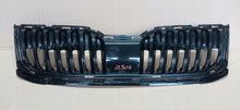 Laden Sie das Bild in den Galerie-Viewer, SKODA OCTAVIA III LIFT 16- KÜHLERGRILL STOßSTANGENGITTER VORNE 5E0853653C