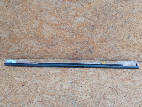 BMW G30G31 M5 BAGUETTE ZGARNIAJĄCA PORTE AVANT DROITE