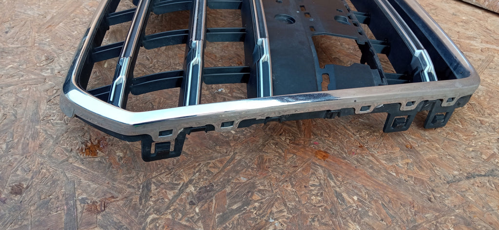 AUDI A6 C7 LIFT 14- ATRAPA KRATKA ŚRODKOWA GRILL ZDERZAKA PRZÓD 4G0853653T