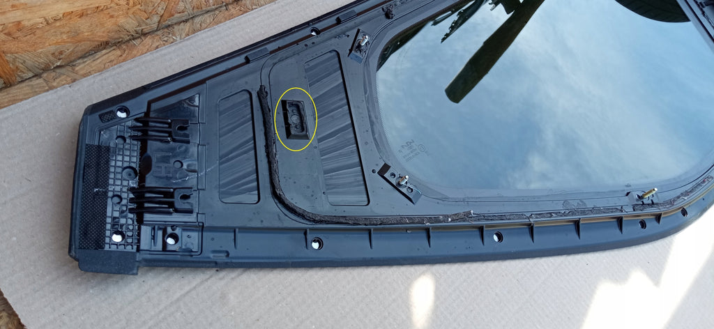 KIA EV9 MV 23- SZYBA KAROSERYJNA BOCZNA LEWY TYŁ 87810-DO300