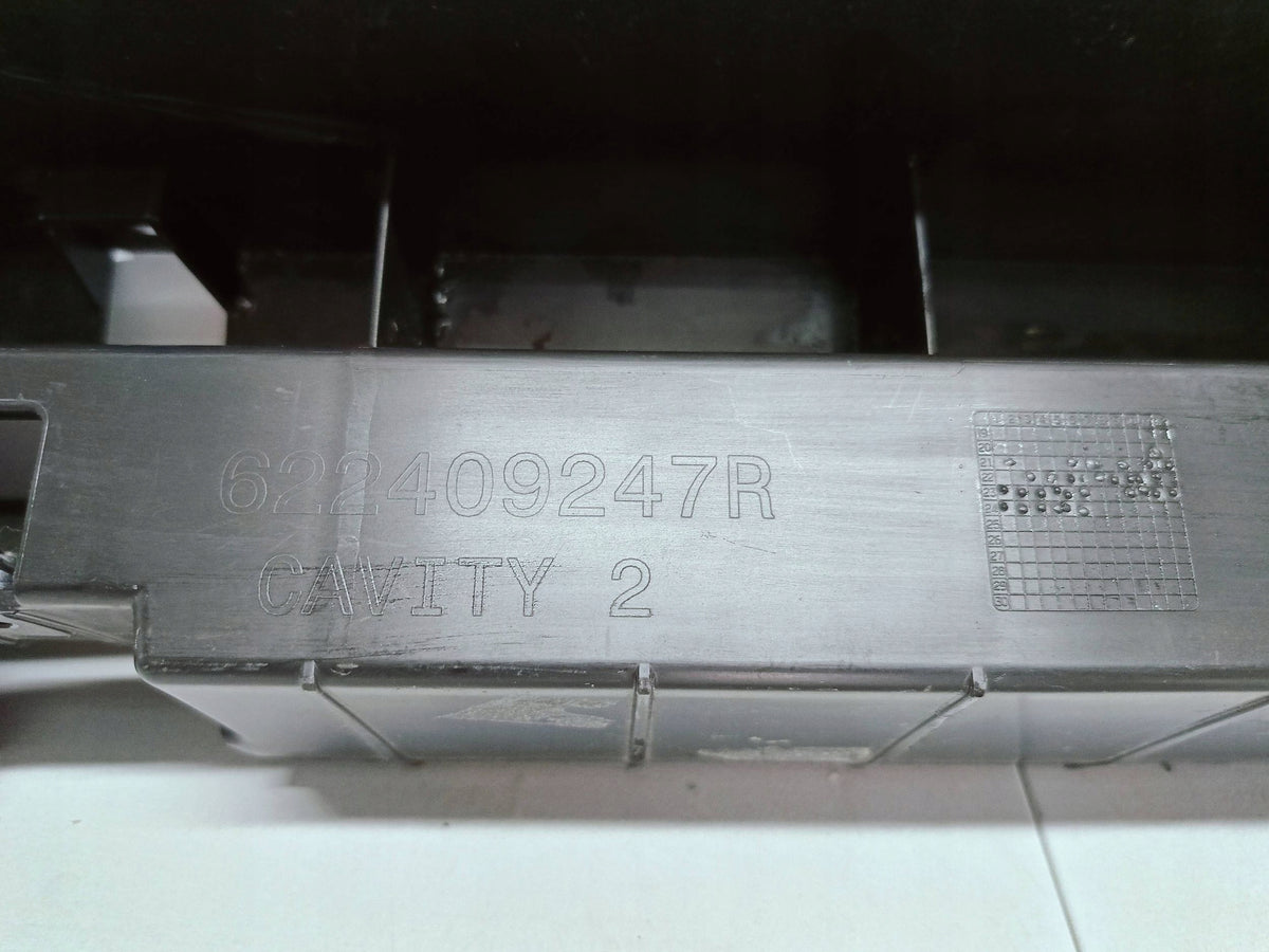 Renault Megane E-Tech 22- Gleitstück Halter Mittlere Vorne Stossstange 622409247R — Foto 12 von 12