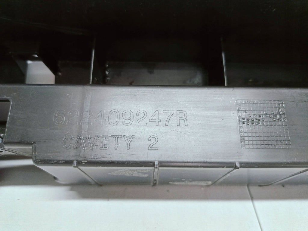 Renault Megane E-Tech 22- GLEITSTÜCK MITTLERE STÜTZE STOSSSTANGE VORNE 622409247R
