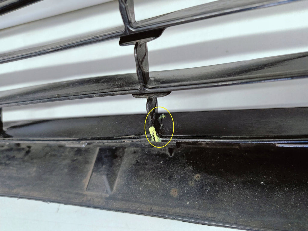 Toyota Auris II LIFT 15- KRATKA ŚRODKOWA ATRAPA ZDERZAKA PRZÓD 5311202670