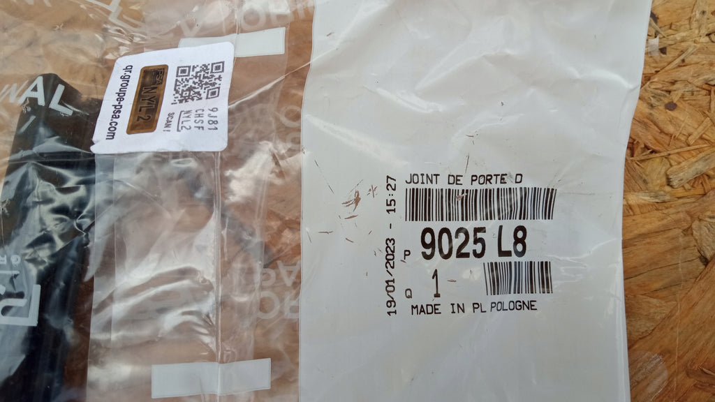 CITROEN C3 PICASSO USZCZELKA DRZWI PRAWY TYŁ NOWA 9025L8