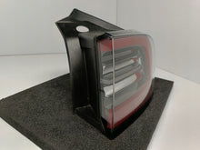 Load image into Gallery viewer, TESLA 3 III LIFT Y MY 20-LAMPA REFLEKTOR ŚWIATŁO PRAWY TYŁ LED 1502087-00-D
