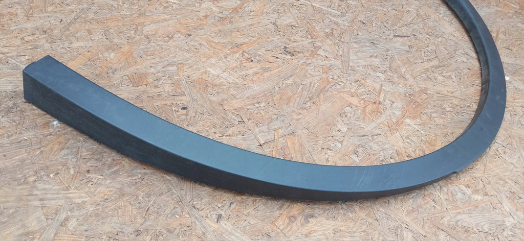 TESLA MODEL Y 22- KOTFLÜGELLEISTE HINTEN RECHTS 1683866-00-A