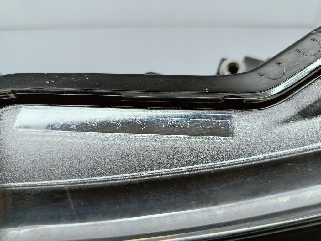 TOYOTA YARIS III LIFT 14- LAMPA PRAWA PRZÓD PRZEDNIA KOITO OD-160