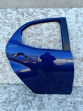 Laden Sie das Bild in den Galerie-Viewer, TOYOTA YARIS 4 IV DRZWI TYŁ PRAWY 20- XP210