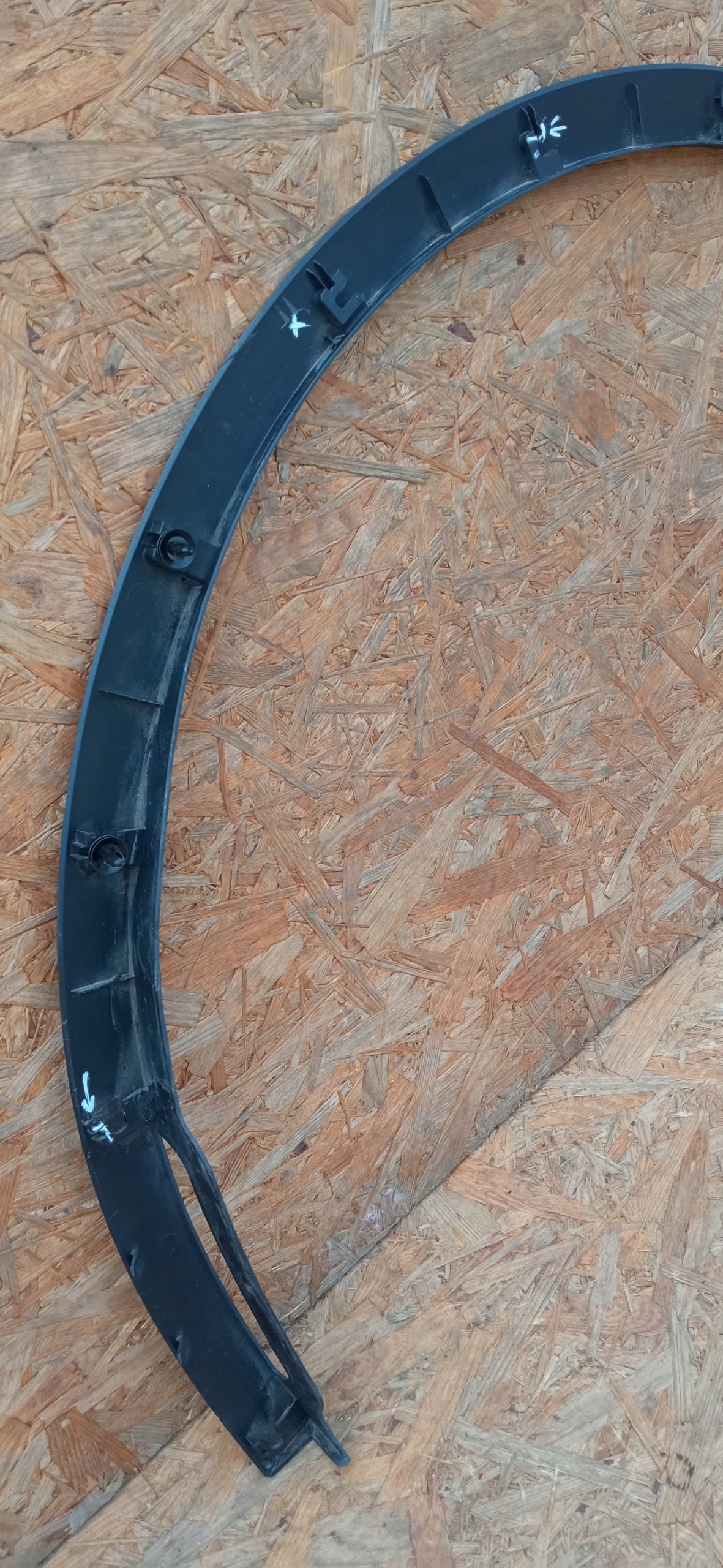 Tesla Model Y 20- Abdeckung Leiste Vorne Rechts Kotflügel 1658696-00-A — Foto 11 von 15