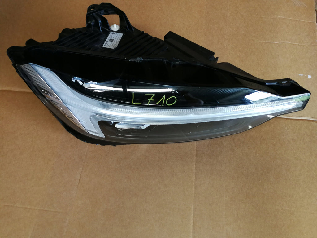 VOLVO XC60 II LIFT 20- LAMPA PRAWA PRZÓD PRZEDNIA MID LHD FULL LED 32342515