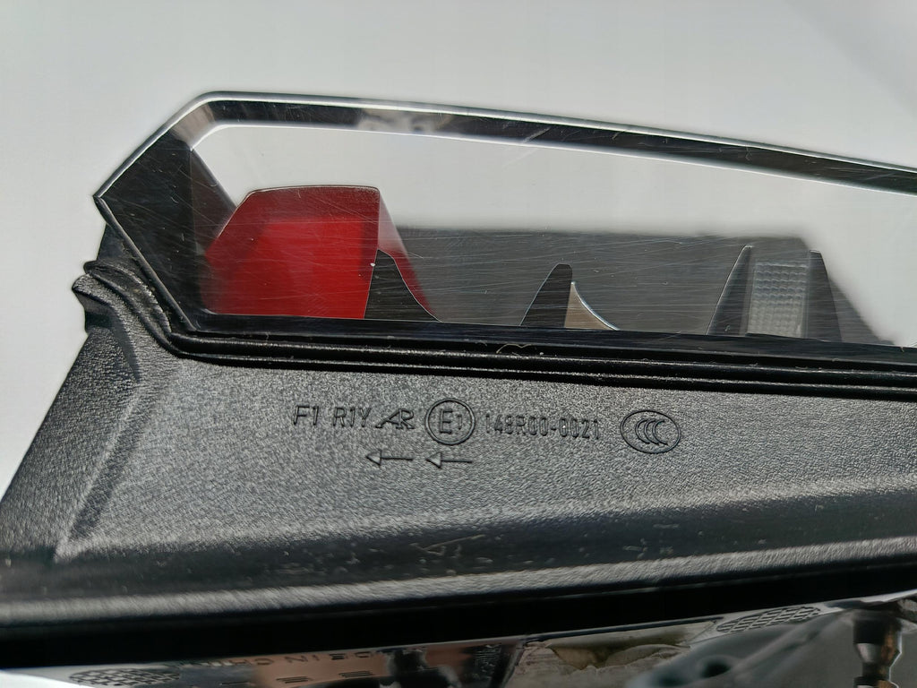 TESLA MODEL Y 20- 3 LIFT 22- HECKKLAPPENLEUCHTE HINTEN LINKS LED 1502088-00-B